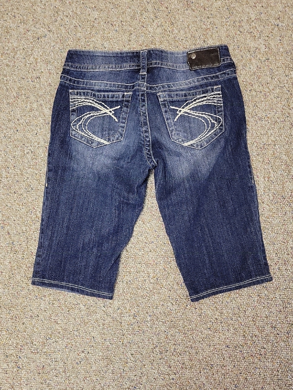 Silver Jeans Co Women’s Dark Blue Denim Bermuda Jorts with Contrast Stitching 29